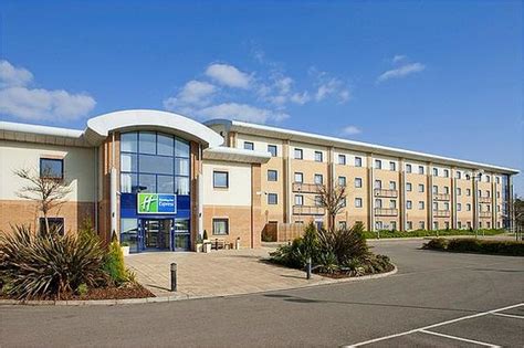 holiday inn newport contact number.